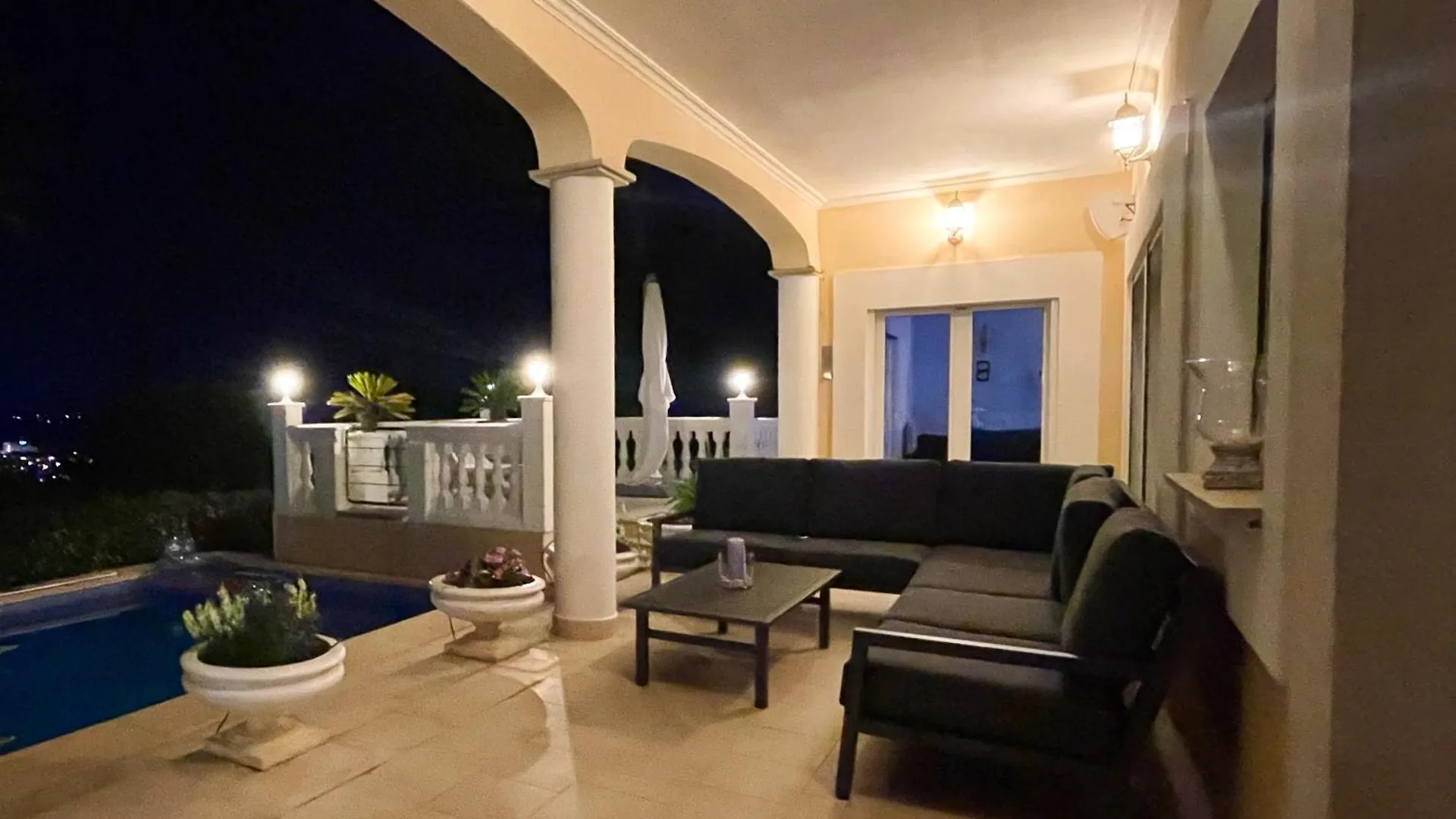 Exklusive Villa In Paguera Fuer Bis Zu 8 Personen, Mit Meerblick Und Pool 0*, Пагуэра